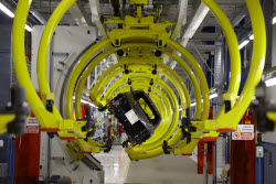 Stellantis, il CEO Alfa Romeo Jean Philippe Imparato visita lo stabilimento di Pomigliano