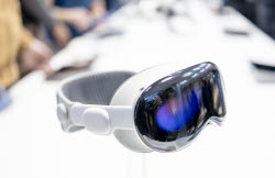 Release of Apple Vision Pro headset in New York