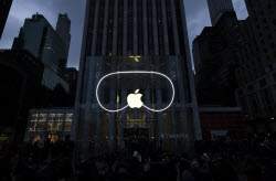 Release of Apple Vision Pro headset in New York