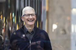 Release of Apple Vision Pro headset in New York