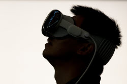 Apple Vision Pro launch in los Angeles