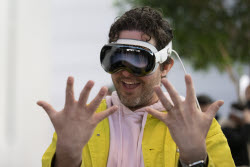Apple Vision Pro launch in los Angeles
