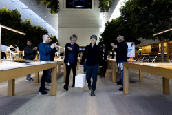 Apple Vision Pro launch in los Angeles