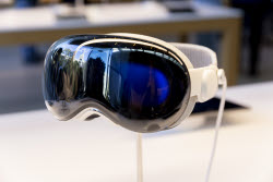 Apple Vision Pro launch in los Angeles