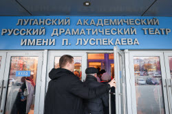 Литературно-музыкальный спектакль "Новороссия" в Луганске