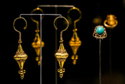 (+VIDEO) Treasures of Bahrain exhibition opens in Moscow