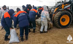 Oil spill clean-up in Russia's Krasnodar Region and Crimea