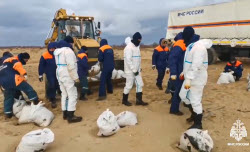 Oil spill clean-up in Russia's Krasnodar Region and Crimea