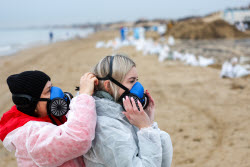 Oil spill clean-up of Anapa beaches