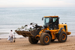 Oil spill clean-up of Anapa beaches