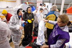Oil spill clean-up of Anapa beaches