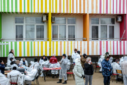 Работа волонтеров и экстренных служб в Анапе после разлива мазута в Черном море 