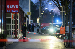 В Берлине мужчина с ножом напал на прохожих, несколько человек пострадали