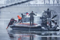 Падение автомобиля в реку в Москве