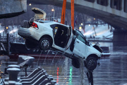 Падение автомобиля в реку в Москве