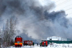 (+ВИДЕО) Пожар на производстве ацетона в Ленобласти