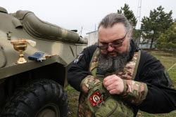 Передача военной техники военнослужащим отряда "Барс" на Запорожском направлении