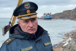 (+ВИДЕО) Глава МЧС РФ Куренков проверил ход работ в районе утечки мазута в Анапе