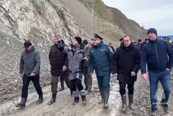 Глава МЧС РФ Куренков проверил ход работ в районе утечки мазута в Анапе