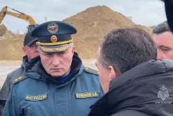 Глава МЧС РФ Куренков проверил ход работ в районе утечки мазута в Анапе