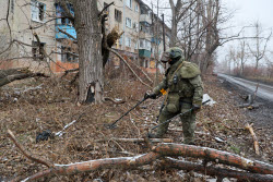 Работа военнослужащих инженерно-саперного батальона в ДНР