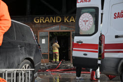 При пожаре на горнолыжном курорте Карталкая в Турции погибли не менее 76 человек