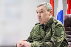 Посещение начальником Генерального штаба ВС РФ Герасимовым командного пункта группировки войск "Центр" в зоне СВО