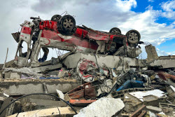 Уничтоженные автомобили экстренных служб в секторе Газа