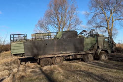 Russian servicemen build pontoon bridge in border area of Kursk Region