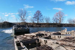 Russian servicemen build pontoon bridge in border area of Kursk Region
