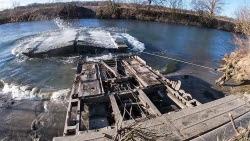 Russian servicemen build pontoon bridge in border area of Kursk Region