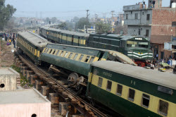 Three coaches of Karachi-bound Shalimar Express derailed in Lahore