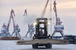 (+ВИДЕО) Дудинский морской порт