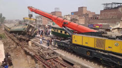 Train derailment causes delays in Lahore