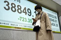 Японский фондовый индекс Nikkei упал более чем на 2%