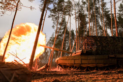 (+VIDEO) Russian tank crew deployed in zone of special military operation