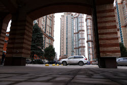 Explosion rocks Alyye Parusa residential complex in Moscow