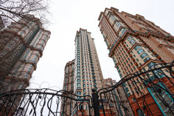 Explosion rocks Alyye Parusa residential complex in Moscow