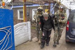 (+VIDEO) Kherson Region man detained on suspicion of involvement in sending funds to Ukrainian Army