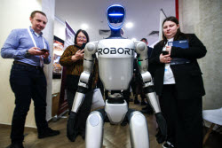 Форум "Робототехника, интеллект машин и механизмов" в Москве