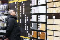 Работа магазина строительных материалов "Петрович" в Московской области