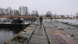 VIDEO. Russian servicemen build pontoon bridges in Kursk Region