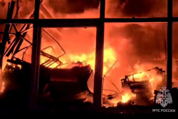(+VIDEO) Fire hits central market in Simferopol