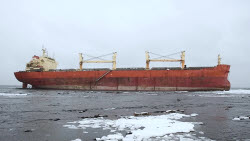 VIDEO. Chinese cargo ship ran aground off Sakhalin coast