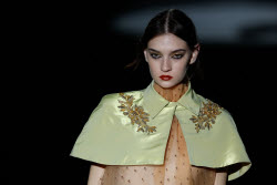 Menchen Tomas - Runway - Mercedes Benz Fashion Week Madrid FW 25/26