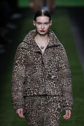 Ynes Suelves - Runway - Mercedes Benz Fashion Week Madrid FW 25/26