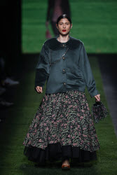 Ynes Suelves - Runway - Mercedes Benz Fashion Week Madrid FW 25/26