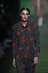 Ynes Suelves - Runway - Mercedes Benz Fashion Week Madrid FW 25/26
