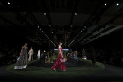 Ynes Suelves - Runway - Mercedes Benz Fashion Week Madrid FW 25/26