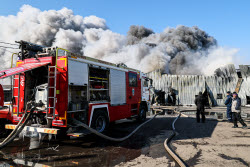 (+VIDEO) Fire hits scrap paper warehouse in Rostov-on-Don, Russia